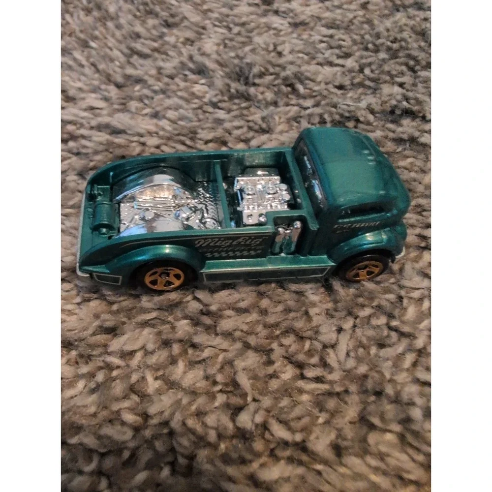 Hot Wheels HW City Mig Rig Green 2013 Pickup Truck 1:64 Scale Loose
